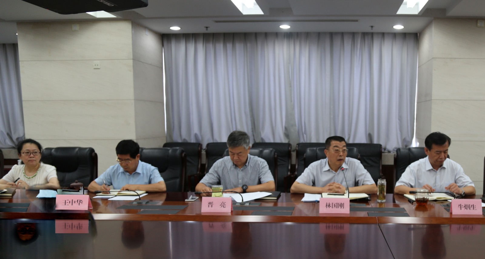 山影集团召开2018年上半年工作总结会